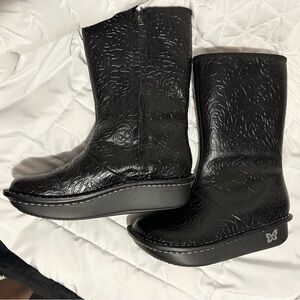 Like new ALEGRIA boots with fur lining size 7